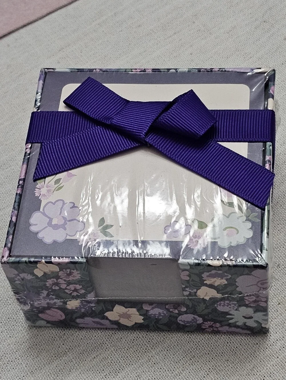 Laura Ashley stationary Gift cube Set Floral-patterned Note Pad & Holder NWT